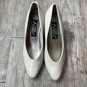 Vintage Heels Women's 6 White Genuinie Leather 60s Low Heel Wedding